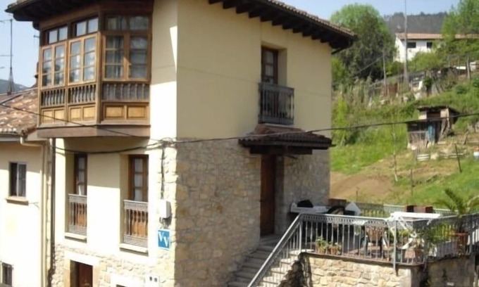 Infiesto Cottage | Charming Casa Triana: Oceanfront Oasis for 6 Guests