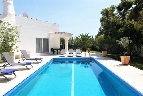 Mato Serrao Villa | Discover Casa Trinidade: Oceanfront Pool Paradise for Families