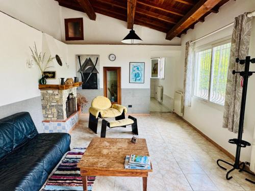Diano San Pietro House | Cozy Casa Uliveto: Oceanfront Retreat for Families & Pets