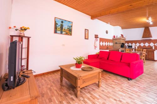 Tejina House | Cozy Casa Unifamiliar: Family-Friendly with Breakfast Included