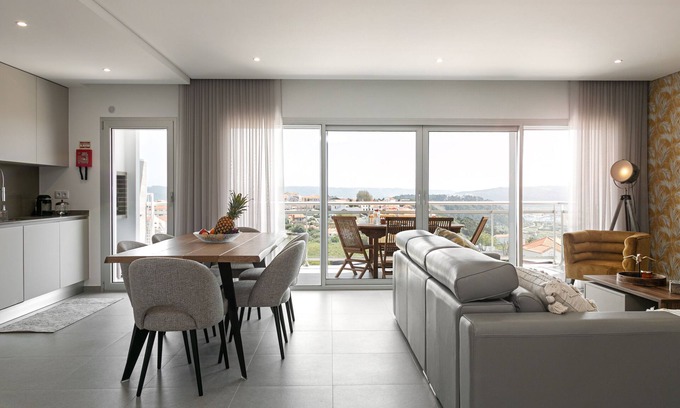 Nazare Apartment | Casa Urlaub - Experience the Panoramic Rooftop Escape