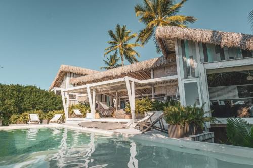 Moitas House | Discover Casa Uru: 4-Star Oceanfront Retreat with Spa