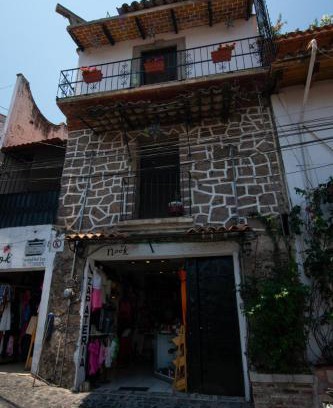 Centro Apartment | Budget-Friendly Stay at Casa Uxmal de Taxco with Family Perks