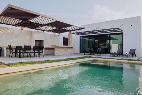 Cuatrocienegas De Carranza Villa | Casa Villa Sol: Family-Friendly Retreat with Pool Access