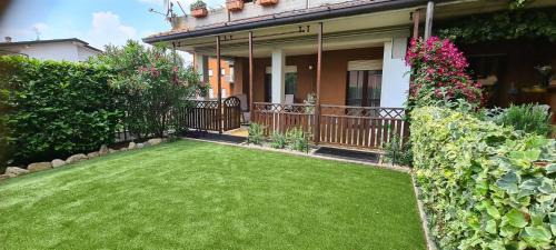 Villongo Apartment | Idyllic Getaway at Casa Vacanza Peonia - Guest Rated 7.5/10