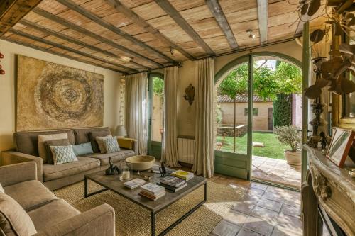 Riumors House | Tranquil Casa Vacacional Slow with Inviting Pool Area