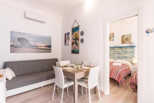 Marina di Ragusa Apartment | Pet-Friendly Getaway at Casa Vacanza Teti - Family Ready!
