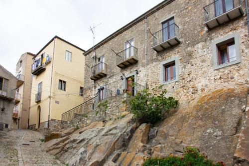 Geraci Siculo House | Charming Casa vacanze Ai Valàti - Pet Friendly & Breakfast