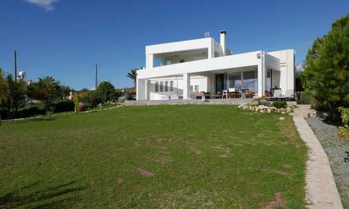 Agios Theodoros House | Oceanfront Casa Vacanze Baciata with Stellar 9.5 Rating