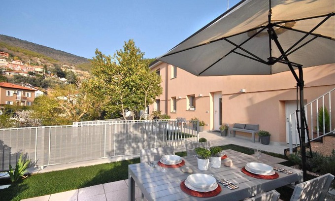 Roiano-Gretta-Barcola-Cologna-Scorcola Apartment | Oceanfront Bliss at Casa Vacanze Barcola - Guest Rated 9.8