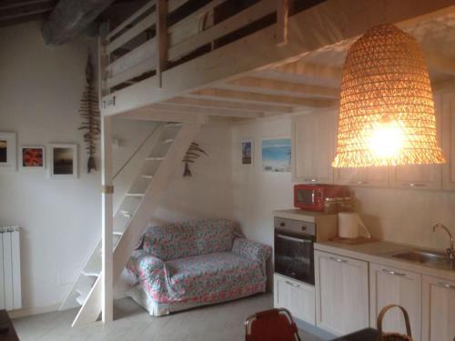 Riotorto House | Cozy Casa Vacanze Carlappiano with Oceanfront Views