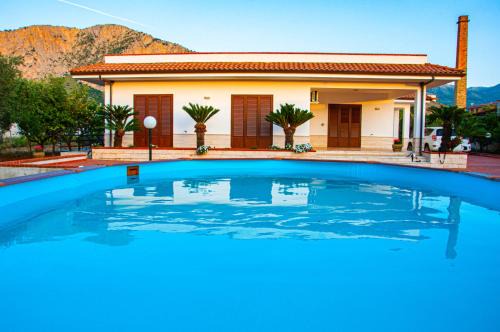 Villa Grazia di Carini House | Experience Casa Vacanze Caruso with Oceanfront Pool Views