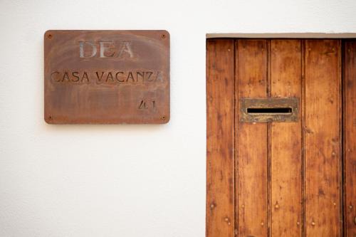 Centro Storico Apartment | Oceanfront Retreat at Casa Vacanze Dea with Family Amenities