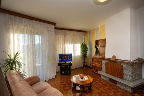 Intra Apartment | Child-Friendly Casa Vacanze Heidi with Scenic Lake Views