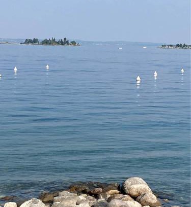 Portese House | Pet-Friendly Casa Vacanze Portès with Oceanfront Views