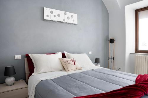 Guarene Apartment | Family-Friendly Retreat at Casa Vacanze La Porta in Piazza