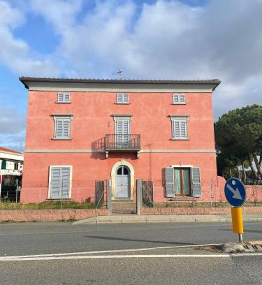 Vada Apartment | Top-Rated Casa Vacanze Le Due Torri: Family & Pet-Friendly