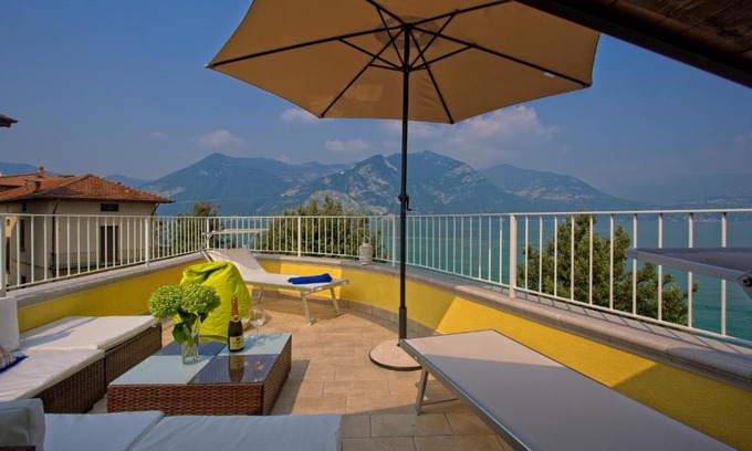 Marone House | Oceanfront Stay at CASA VACANZE MARCONI 22 - Rated 9.4/10