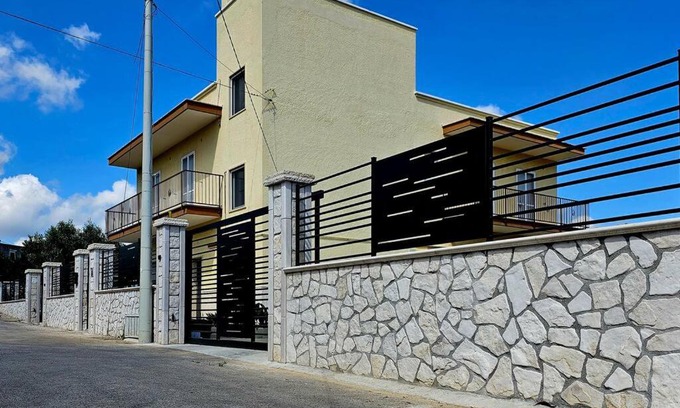 Ceglie Messapica Apartment | Idyllic Casa Vacanze Moretto: 10/10 Family-Friendly Stay