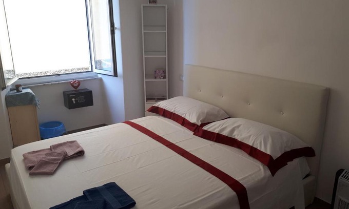 Pitelli Apartment | Relaxing Retreat at Casa vacanze P&G: Oceanfront Escape