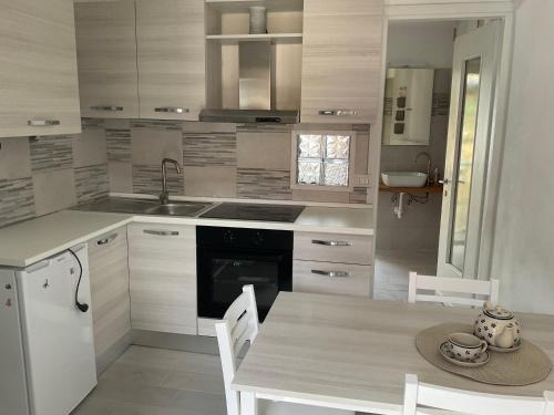 Pallanza Apartment | Oceanfront Casa Vacanze Scent of Roses - 9/10 Guest Rated