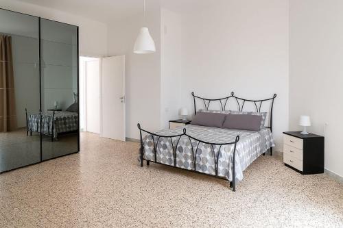 Marina Lido Apartment | Beachfront Getaway: Pet-Friendly Casa Vacanze al Mare