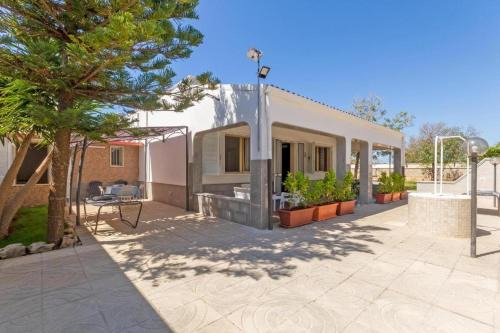 Padula Fede Apartment | Explore Casa vacanze Tafuro: Perfect for Families and Pets