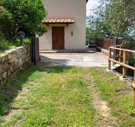 Calci Cabin | Cozy Casa VALGRAZIOSA: Family-Friendly with Breakfast & Kitchen