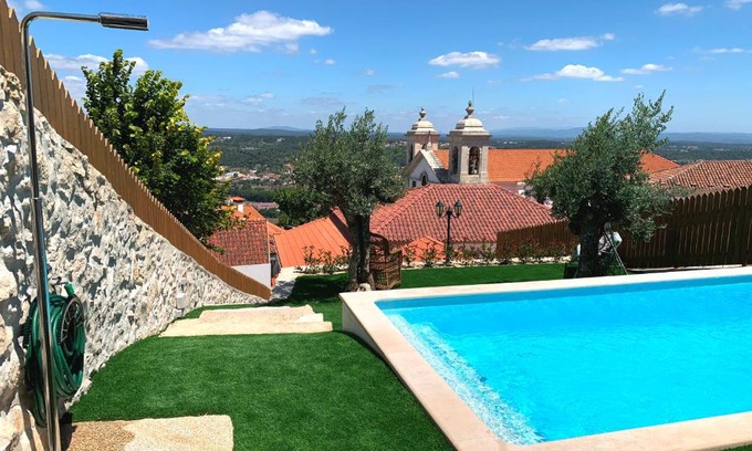 Nossa Senhora das Misericordias House | Cozy Oceanfront Retreat at Casa Varanda do Castelo