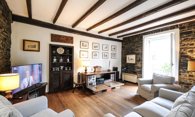 Cernobbio Apartment | Elegant CASA VASCONI CERNOBBIO - 4 Star, Rated 9.3/10
