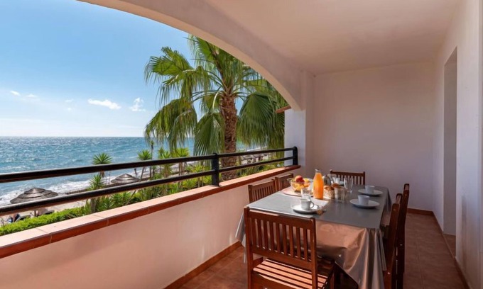 Moriani-Plage Apartment | Discover Casa Vecchi: Oceanfront Bliss with Pool & Spa