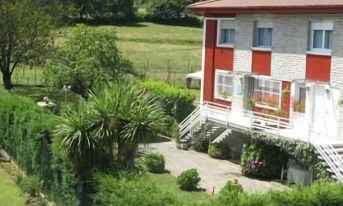 Vallobal Cottage | Casa Vela: Family-Friendly Retreat with Ocean Views