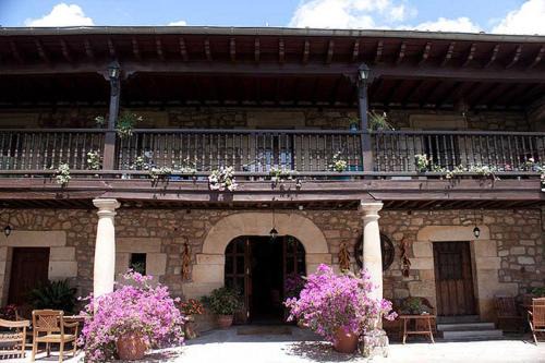 Viernoles House | Pet-Friendly Casa Velarde with Ocean View & Hot Tub