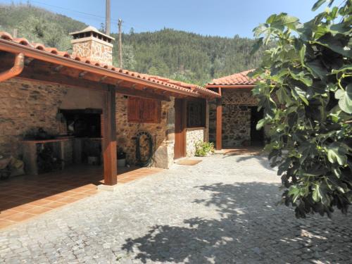 Aguda House | Exquisite Stay at Casa Velha with Oceanfront Pool Access
