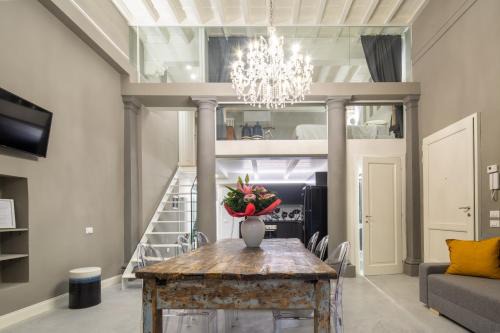 Oltrarno Apartment | Discover Casa Velluti Deluxe with Family-Friendly Amenities