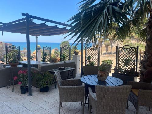 Gela Apartment | Oceanfront Escape at Casa Veranda sul mare - Rated 8.8/10