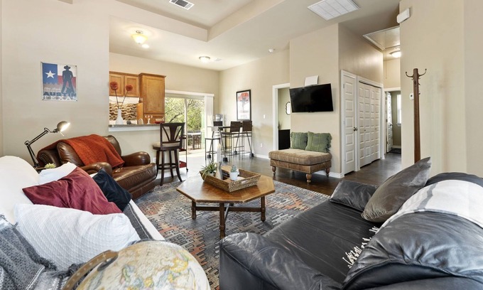 Apache Shores House | Casa Verde ★3 BR ★Hill Country Views★Dog Friendly
