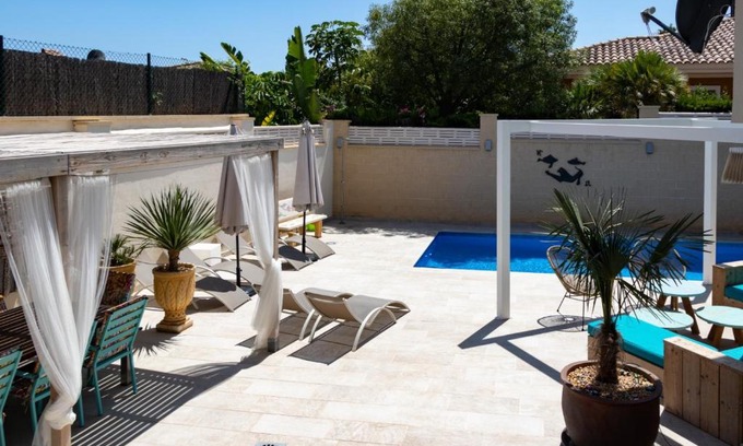 Hoya de los Patos House | Enjoy Oceanfront Comfort at Casa Verde Guesthouse