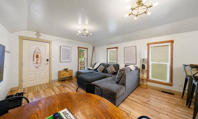 Grove House | Casa Verde near Downtown-3BR
