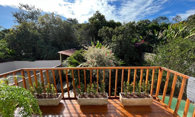 Pirenopolis House | Relaxing Casa Verde: Pool, Spa & Nature Retreat Await