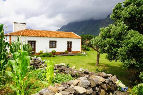 Faja Grande House | Family-Friendly Retreat at Casa Via d'Agua in Fajã Grande