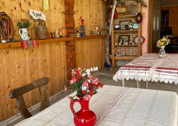 Beclean House | Pet-Friendly Casa Viki: Rated 8/10 with Breakfast & Kitchen