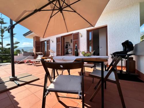 Salina Apartment | Pet-Friendly Casa Villea: Oceanfront Escape with Breakfast