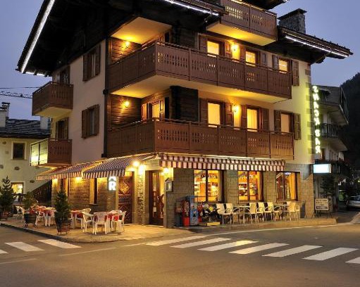 Isolaccia Apartment | Casa Viola: Guest Rated 9.1, Pet Friendly with Breakfast