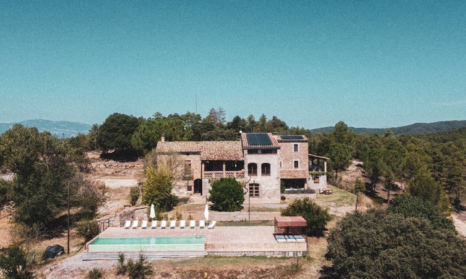 Navas Villa | CASA VISAL - Elegant Villa with Pool & Scenic Garden Oasis