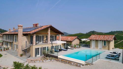 Monforte d'Alba Apartment | Pet-Friendly Casa Visette: 4-Star Stay with Breakfast