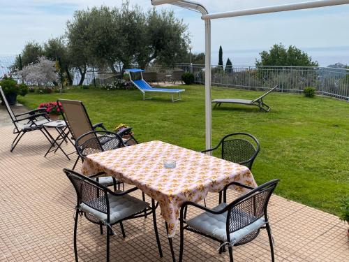 Imperia House | Casa Vista Mare: Oceanfront Stay with Garden and Parking
