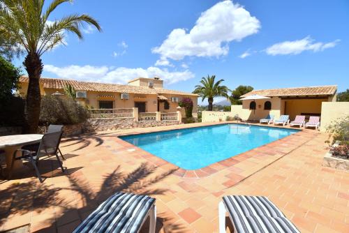 Balcon del Mar Ski Chalet | Discover Casa Vista Montgo in Javea with Pool Access