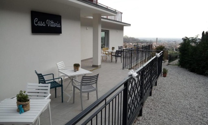 Romano d'Ezzelino House | Elegant Casa Vittoria Guest House with Stunning Amenities