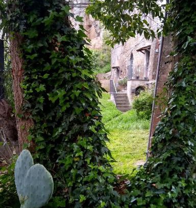 Calcata Historic Town Apartment | Inviting Casa Vittoria: Guest Rated 8.6 with Breakfast